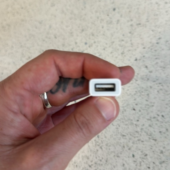 COPY - Apple USB-C to USB adapter - Picture 3 of 5